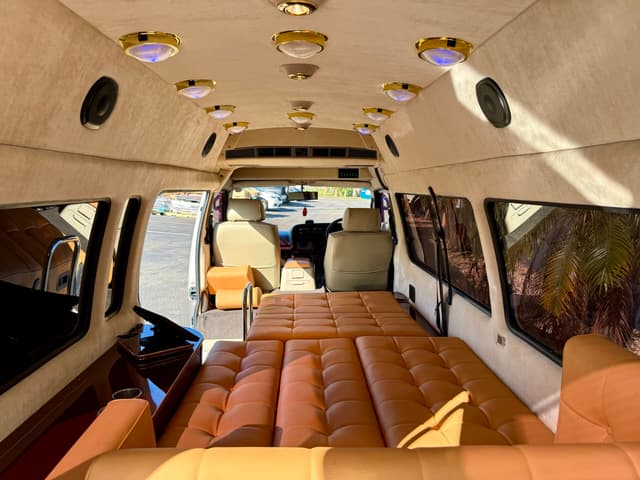 1998 Toyota Grand Hiace JDM car for sale — photo 18 of 24