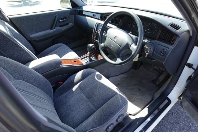 1998 Toyota Crown JDM car for sale — photo 3 of 21