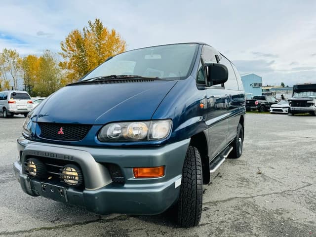 2000 Mitsubishi Delica JDM car for sale — photo 2 of 18