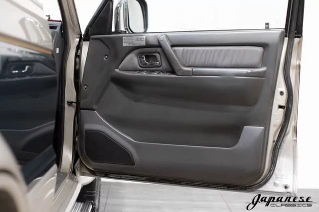 1992 Mitsubishi Pajero JDM car for sale — photo 21 of 25