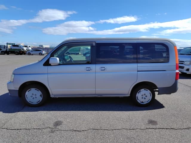 2001 Honda Stepwagon JDM car for sale — photo 9 of 20
