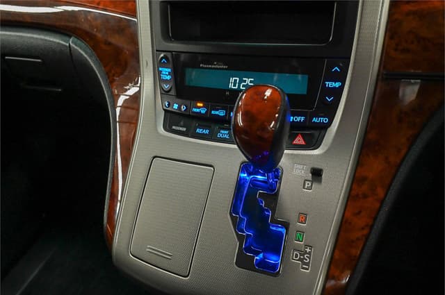 2011 Toyota Alphard JDM car for sale — photo 21 of 25