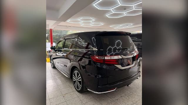 2015 Honda Odyssey JDM car for sale — photo 3 of 14