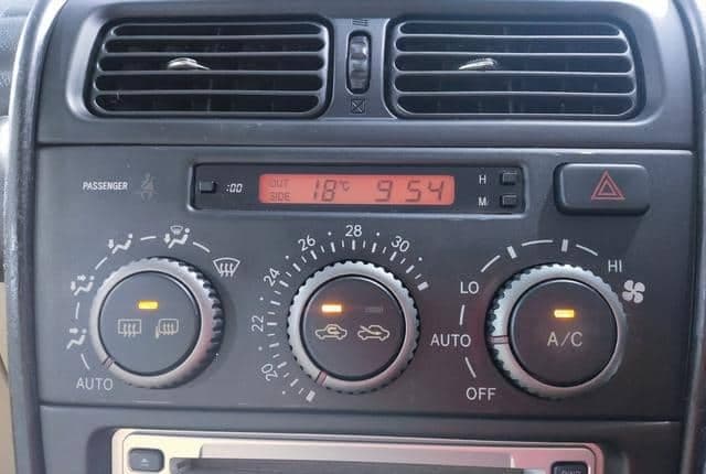 2002 Toyota Altezza JDM car for sale — photo 22 of 25