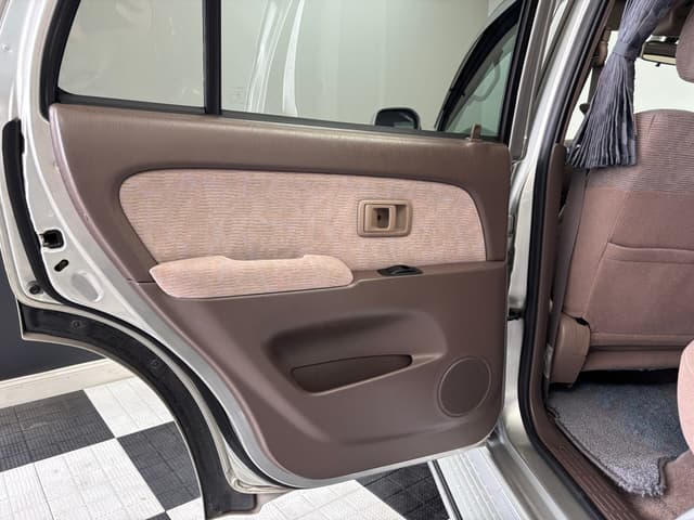 1999 Toyota Hilux Surf JDM car for sale — photo 17 of 25