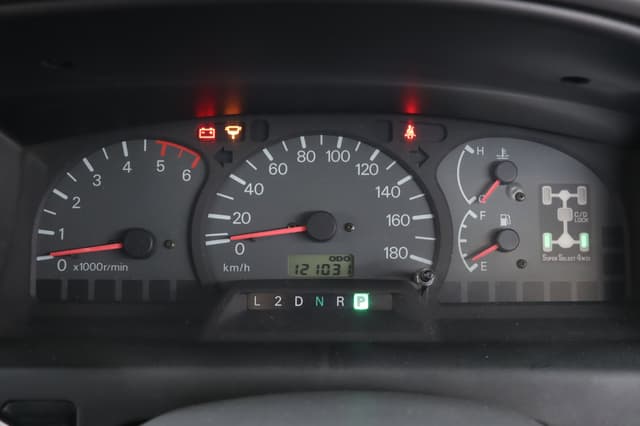 2000 Mitsubishi Delica JDM car for sale — photo 11 of 25