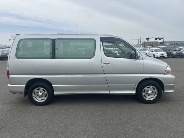 2001 Toyota Grand Hiace JDM car for sale — photo 3 of 25