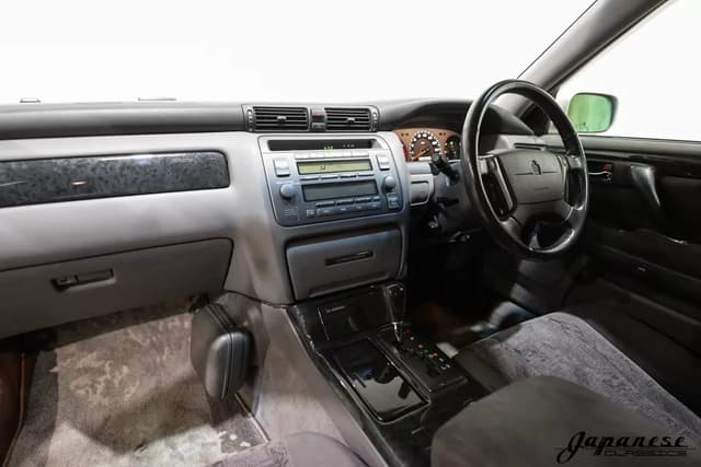 1999 Toyota Crown JDM car for sale — photo 9 of 25