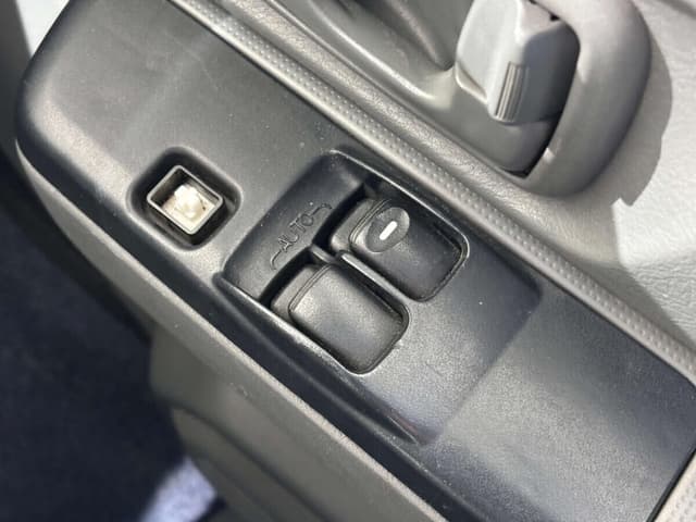 2000 Mitsubishi Town Box JDM car for sale — photo 15 of 25