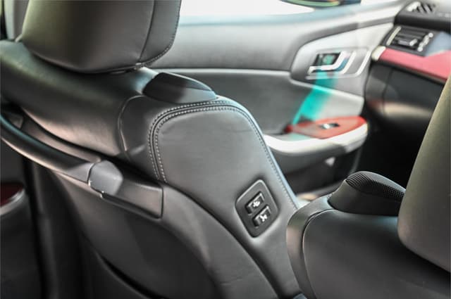 2011 Toyota Crown JDM car for sale — photo 17 of 25