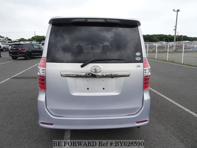 2009 Toyota Noah JDM car for sale — photo 4 of 25