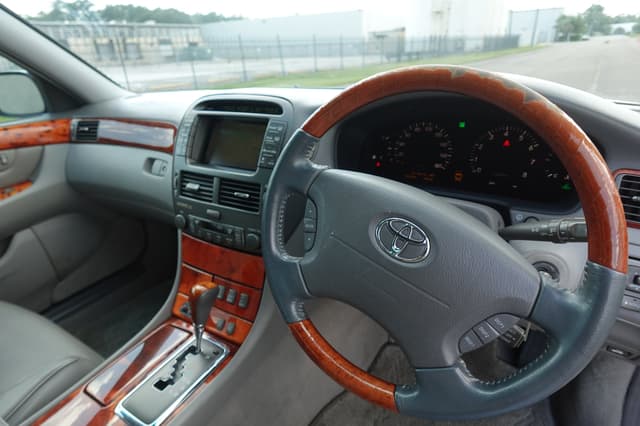 2000 Toyota Celsior JDM car for sale — photo 12 of 18