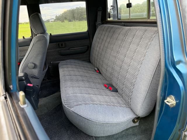 1993 Toyota Hilux JDM car for sale — photo 19 of 25