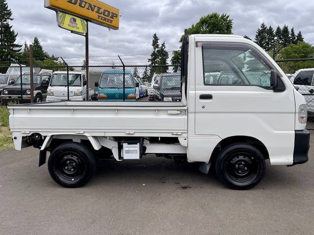 1999 Daihatsu Hijet JDM car for sale — photo 9 of 25