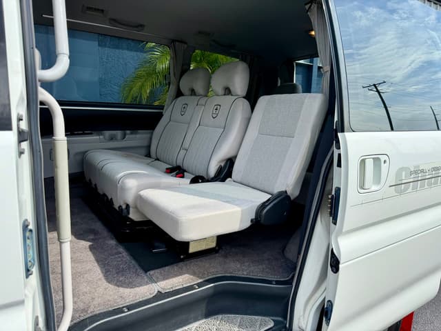 2000 Mitsubishi Delica JDM car for sale — photo 16 of 24