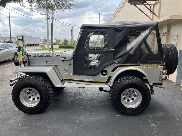 1997 Mitsubishi Jeep JDM car for sale — photo 4 of 16