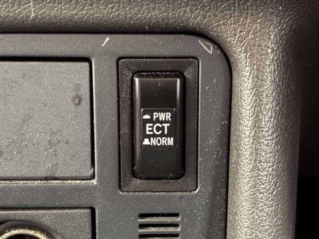 2001 Toyota HiAce JDM car for sale — photo 13 of 25