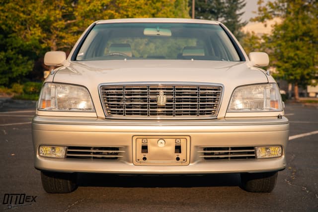 2001 Toyota Crown JDM car for sale — photo 3 of 25