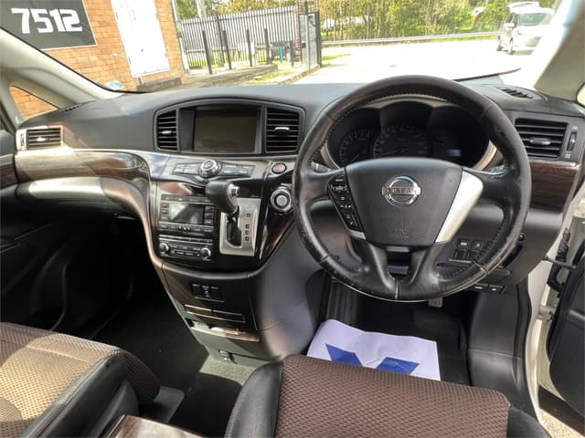 2011 Nissan Elgrand JDM car for sale — photo 12 of 16