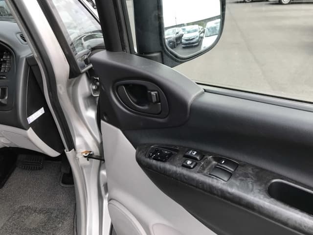 2002 Mitsubishi Delica JDM car for sale — photo 17 of 25