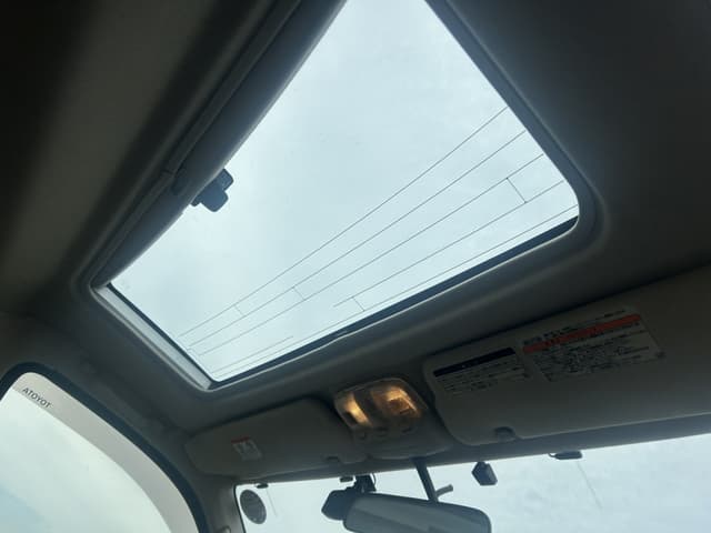 2001 Toyota Grand Hiace JDM car for sale — photo 19 of 25