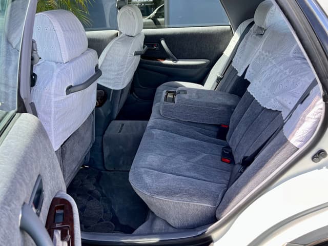 1996 Toyota Crown JDM car for sale — photo 4 of 21