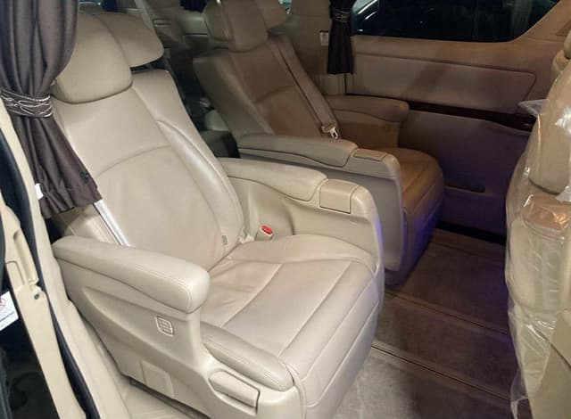 2009 Toyota Vellfire JDM car for sale — photo 7 of 13