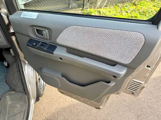 2000 Mitsubishi Town Box JDM car for sale — photo 16 of 25