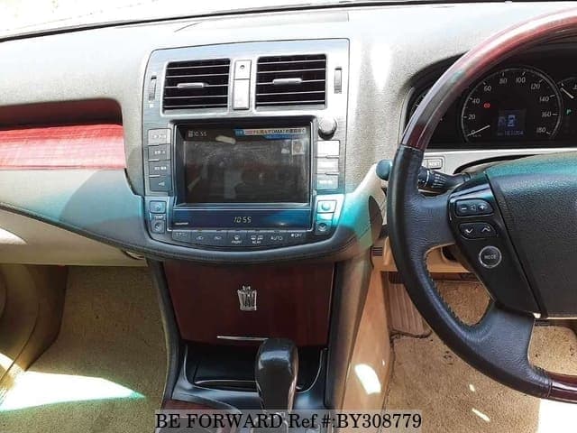 2008 Toyota Crown JDM car for sale — photo 7 of 8