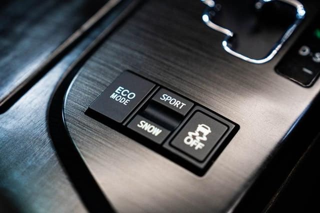 2009 Toyota Crown JDM car for sale — photo 3 of 18