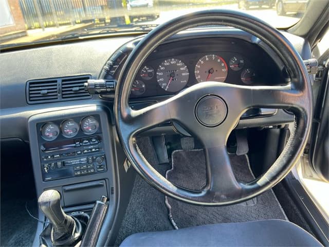 1992 Nissan Skyline JDM car for sale — photo 14 of 21