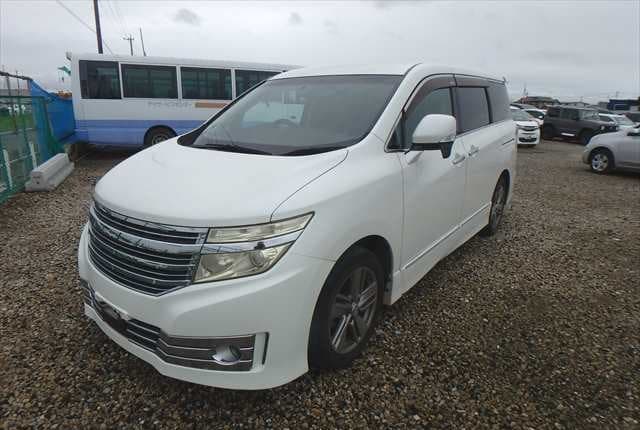 2011 Nissan Elgrand JDM car for sale — photo 3 of 25