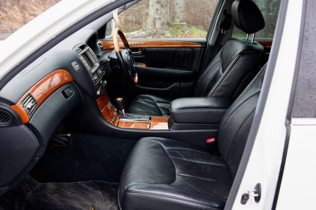 2001 Toyota Celsior JDM car for sale — photo 15 of 22