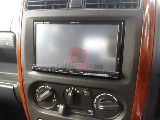 2006 Suzuki Jimny JDM car for sale — photo 23 of 24