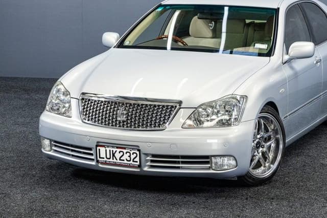 2007 Toyota Crown JDM car for sale — photo 2 of 20