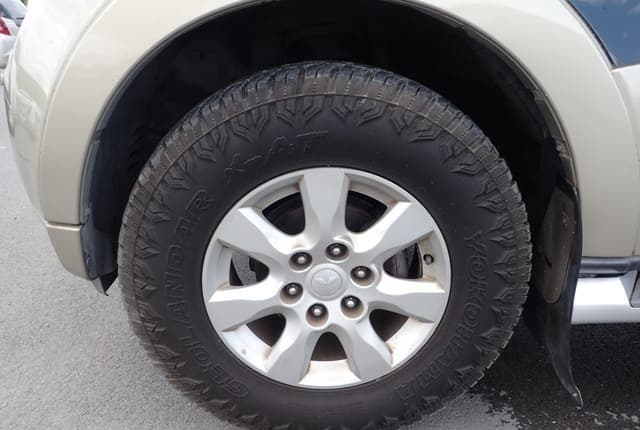 2010 Mitsubishi Pajero JDM car for sale — photo 9 of 25