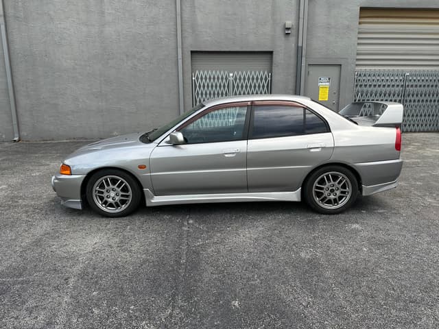 1996 Mitsubishi Lancer Evolution JDM car for sale — photo 7 of 11