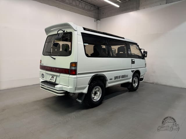 1991 Mitsubishi Delica JDM car for sale — photo 13 of 25