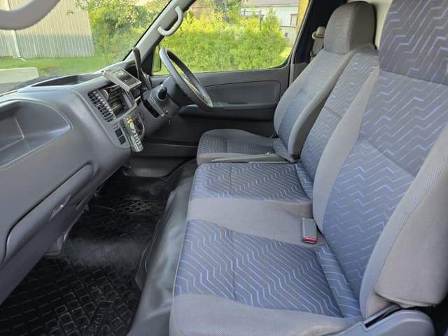 2001 Nissan Caravan JDM car for sale — photo 19 of 25