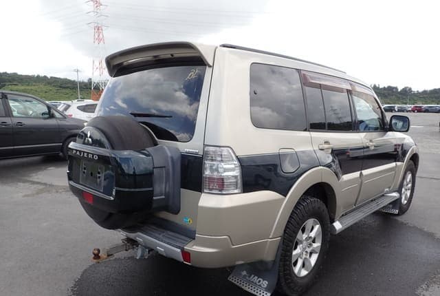 2010 Mitsubishi Pajero JDM car for sale — photo 5 of 25