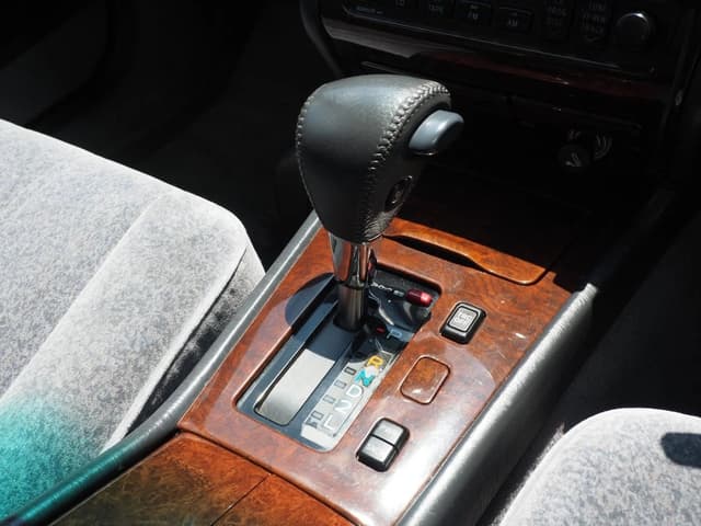 1999 Toyota Crown JDM car for sale — photo 7 of 22