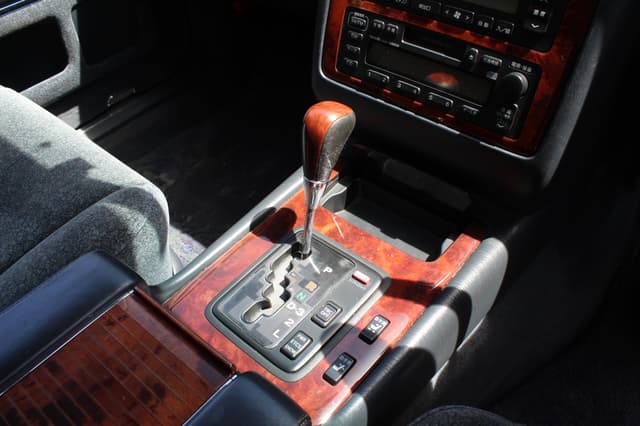 2000 Toyota Century JDM car for sale — photo 24 of 25