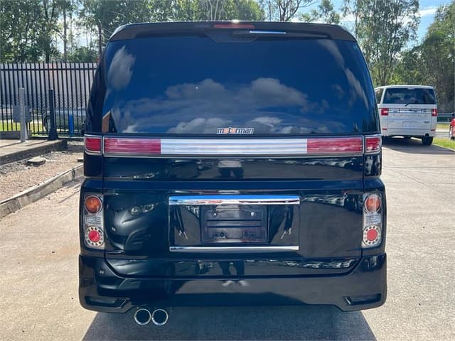 2009 Nissan Elgrand JDM car for sale — photo 7 of 18