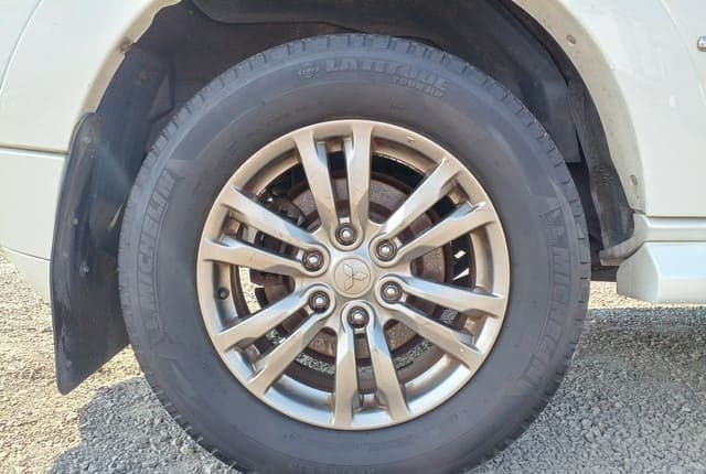2009 Mitsubishi Pajero JDM car for sale — photo 11 of 25