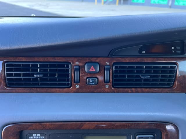 1998 Toyota Crown JDM car for sale — photo 23 of 25