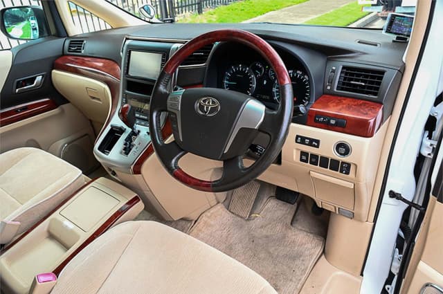 2009 Toyota Vellfire JDM car for sale — photo 17 of 25