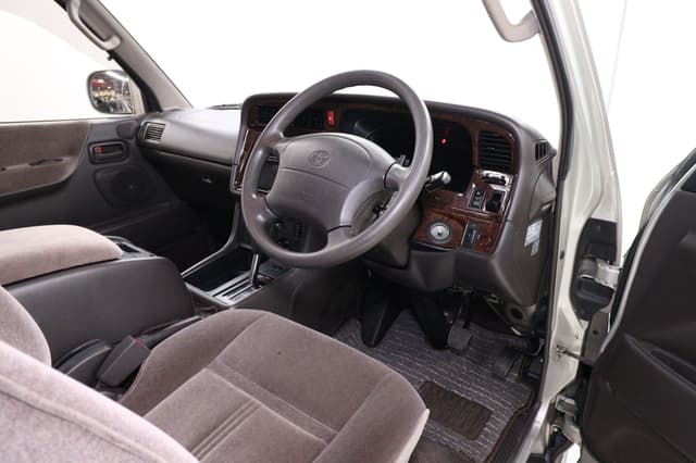 1997 Toyota HiAce JDM car for sale — photo 9 of 25