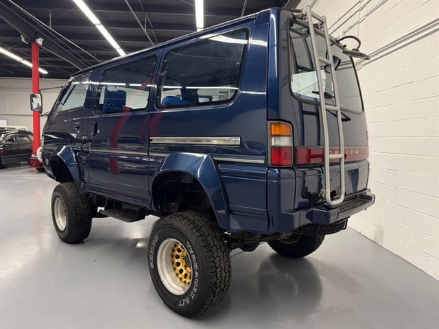 1993 Mitsubishi Delica JDM car for sale — photo 12 of 25