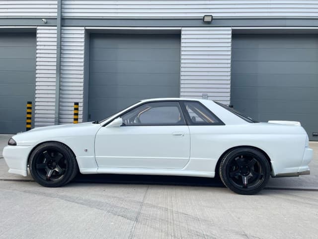 1991 Nissan Skyline JDM car for sale — photo 8 of 25