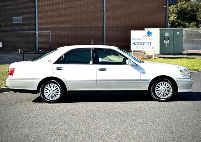 1999 Toyota Crown JDM car for sale — photo 6 of 25